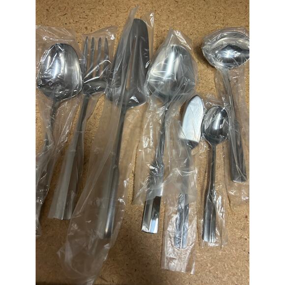 103 pc 12- 8 pc place settings + 7 serving Oxford Hall Stainless flatware NEW - Picture 4 of 4